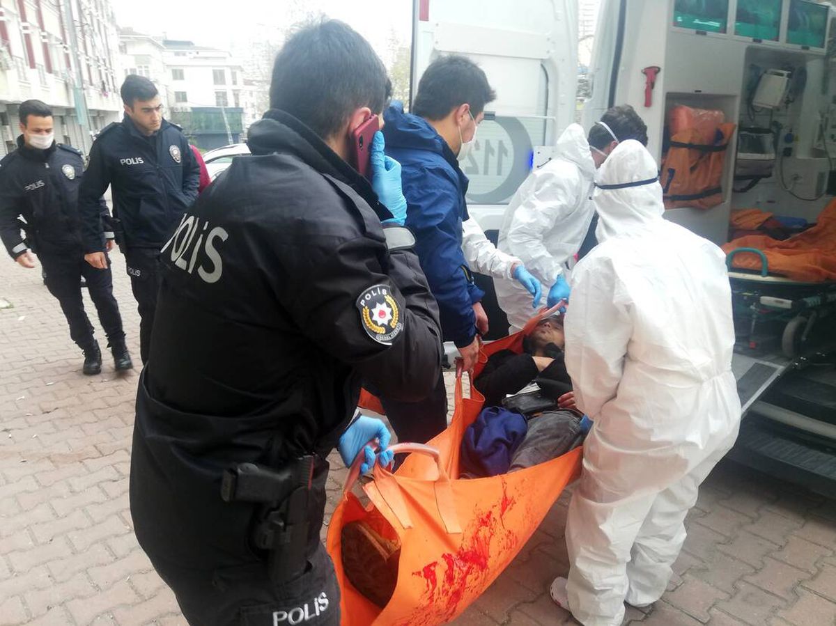 İranlı turist, çocuklarının gözü önünde bıçaklandı