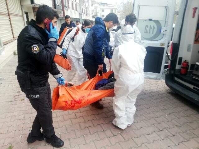 İranlı turist, çocuklarının gözü önünde bıçaklandı