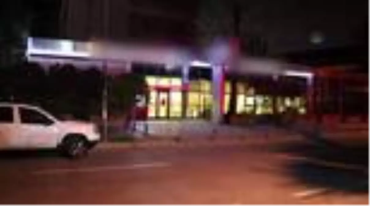 İzmir'de banka şubesini soymaya çalışan iki kişi yakalandı