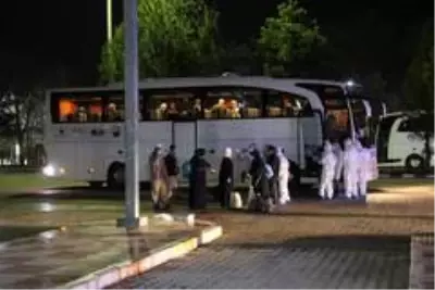 Karamanlı 64 umreci yakınlarına kavuştu