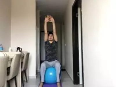 Karantinadaki öğrencilere pilates topu Karantinadaki öğrencilere pilates topu