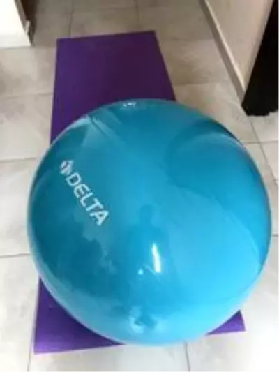 Karantinadaki öğrencilere pilates topu Karantinadaki öğrencilere pilates topu