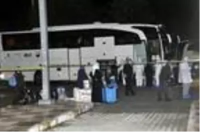 Karantinadaki umreden dönenler memleketlerine ulaştı Karantinadaki umreden dönenler memleketlerine ulaştı