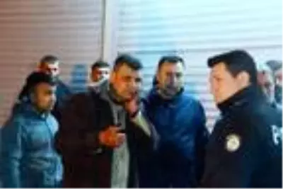 İş yeri sahibini bıçaklayan hırsızı, mahalle bekçileri yakaladı İş yeri sahibini bıçaklayan hırsızı, mahalle bekçileri yakaladı