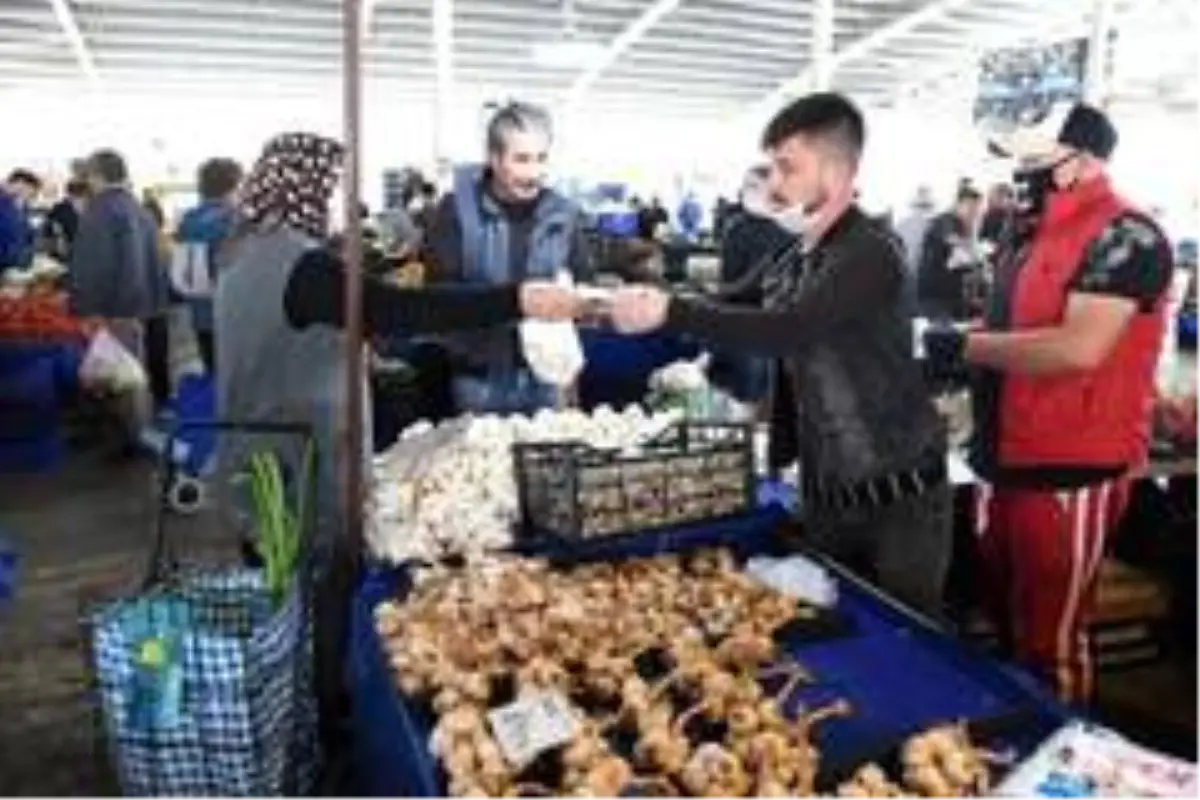 Konyaaltı Belediyesi'nden maske ve koruyucu gözlük