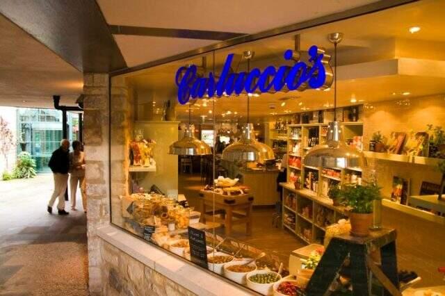 Dünyaca ünlü restoran zinciri Carluccio's, koronavirüs nedeniyle iflas etti.