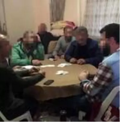 Polis, koronavirüs tedbirlerini hiçe sayarak evi kumarhaneye çeviren 6 kişiye para cezası kesti Polis, koronavirüs tedbirlerini hiçe sayarak evi kumarhaneye çeviren 6 kişiye para cezası kesti