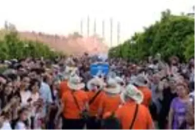 Portakal Çiçeği Karnavalı balkonlara taşınıyor: EVDEKArnavaL Portakal Çiçeği Karnavalı balkonlara taşınıyor: EVDEKArnavaL