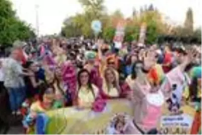 Portakal Çiçeği Karnavalı balkonlara taşınıyor: EVDEKArnavaL Portakal Çiçeği Karnavalı balkonlara taşınıyor: EVDEKArnavaL