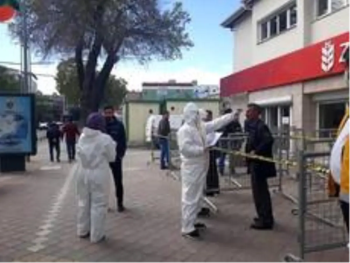 Sağlık ekipleri sokakta çalışıyor