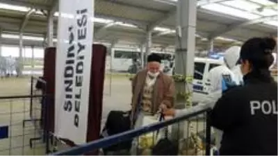 Sındırgılı umreciler döndü Sındırgılı umreciler döndü