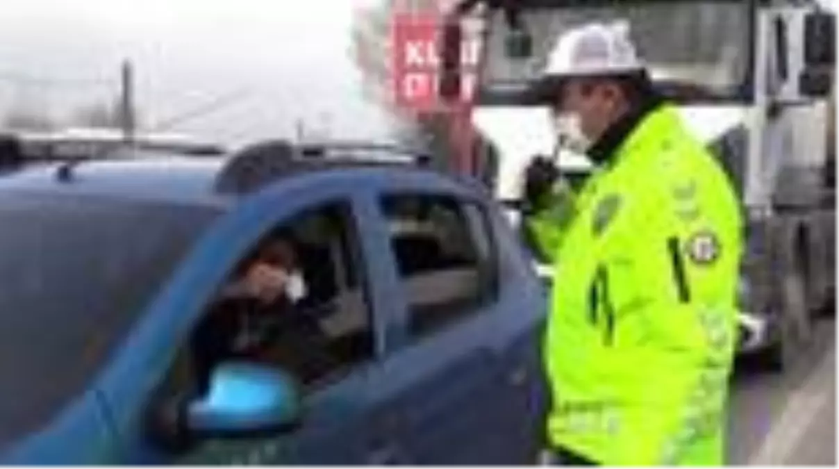 Sürücü ve yolcular koronavirüs taramasından geçiriliyor