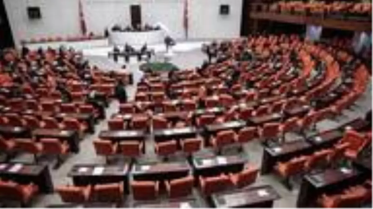 TBMM'de yüzü aşkın milletvekili ve personeli muayene eden doktorun koronavirüs testi pozitif çıktı