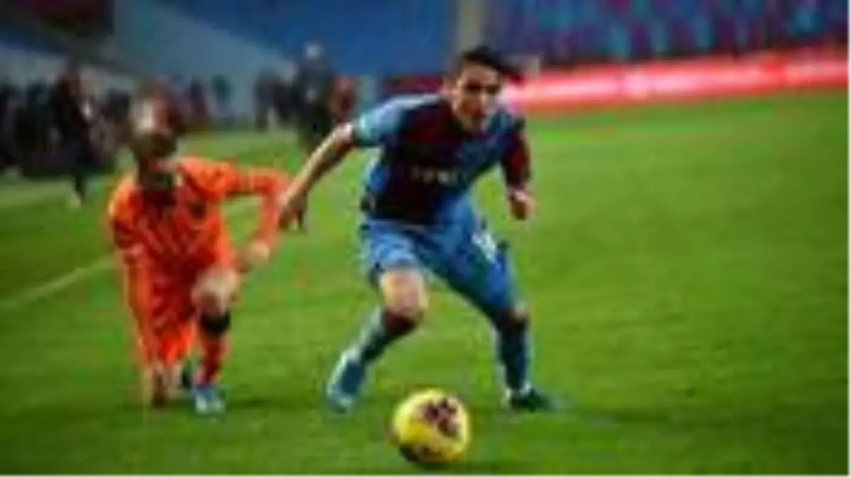 Abdülkadir Ömür, maaşının yarısını Milli Dayanışma Kampanyası'na bağışladı