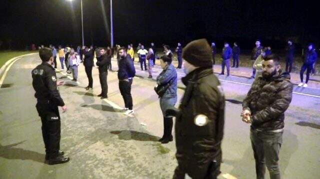 Antalya'da dansözlü drift partisine polis baskını: 51 kişi sosyal mesafeye göre dizilip ceza kesildi