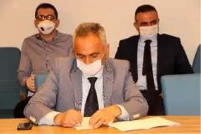 Antalya'da sosyal mesafeli maskeli ihale imza töreni Antalya'da sosyal mesafeli maskeli ihale imza töreni