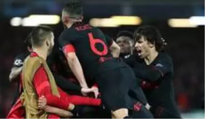 Barcelona'dan sonra Atletico Madrid'de de futbolcular, maaşlarında yüzde 70 indirime gittiler Barcelona'dan sonra Atletico Madrid'de de futbolcular, maaşlarında yüzde 70 indirime gittiler