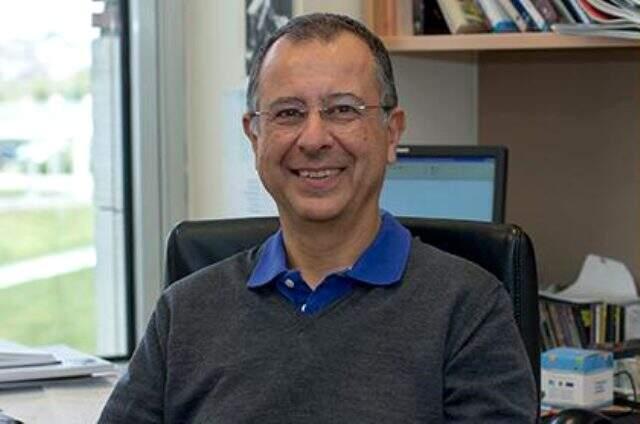 Bilim Akademisi üyesi Prof. Ali Alpar koronavirüs koronavirüsün bulaşma ağını çizerek anlattı