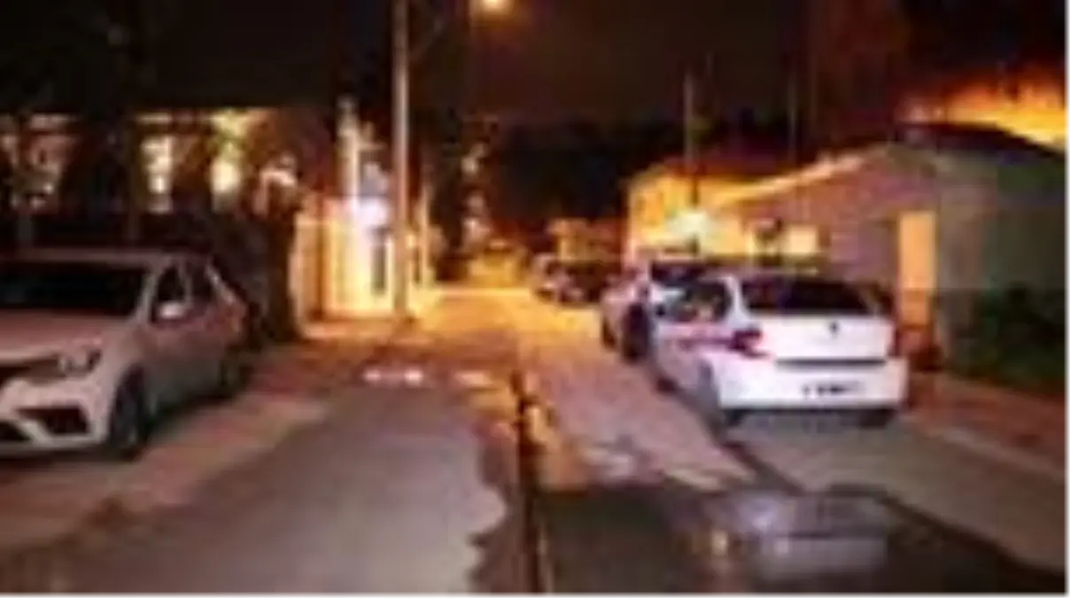 Boş binanın bahçesinde kumar oynayan 10 kişi gözaltına alındı