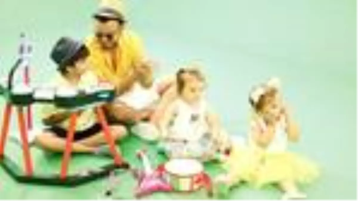 Deha Bilimlier çocuklarıyla şarkı söyledi