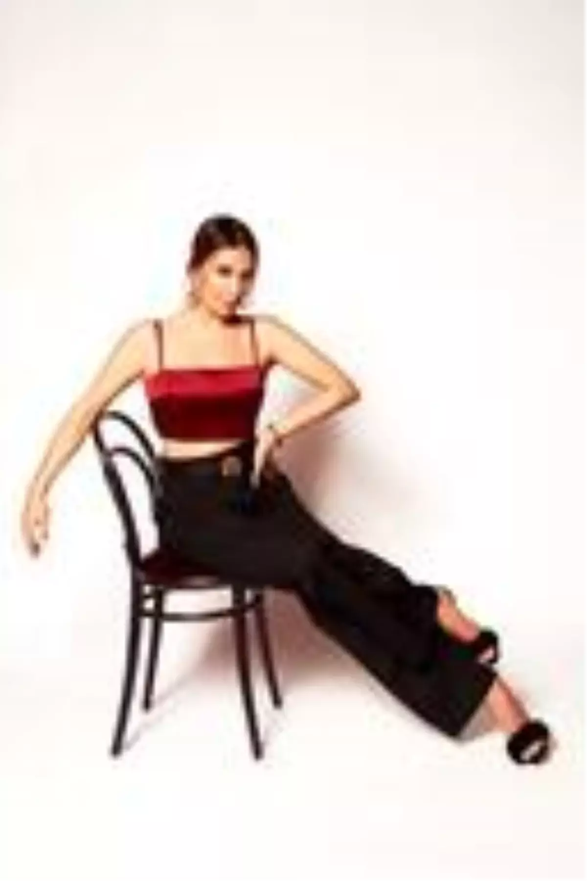 Ebru Yaşar'dan 500 aileye yardım