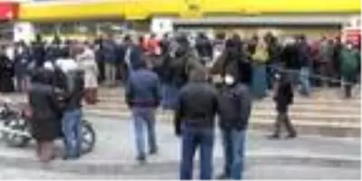 Uzmanların "1-2 hafta önemli" uyarısına rağmen Esenyurt'tan gelen görüntüler pes dedirtti.