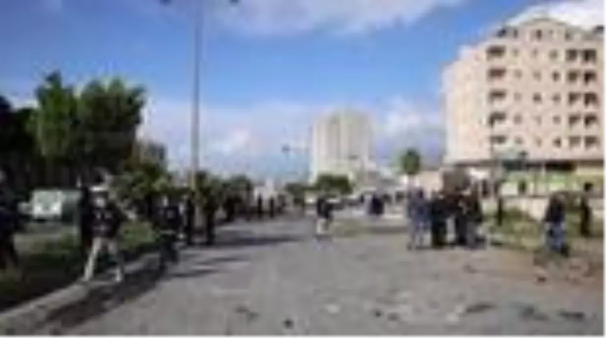 Freni boşalan tır uygulama noktasındaki araçlara çarptı: 5 ölü, 15 yaralı