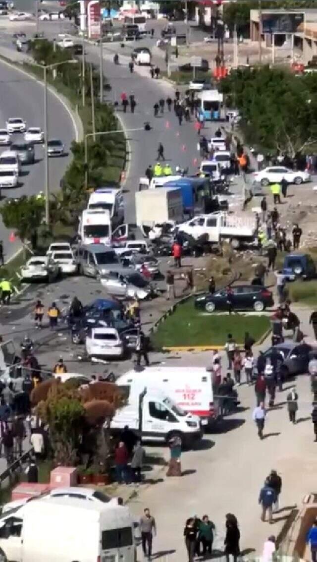 Hatay'da 5 kişinin ölüme neden olan tırın uygulama noktasına daldığı anların görüntüsü çıktı