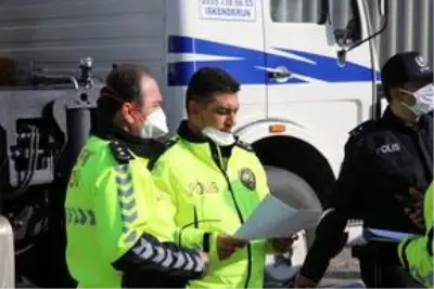 Hatay'da freni boşalan tır uygulama noktasındaki araçlara çarptı: 5 ölü, 21 yaralı