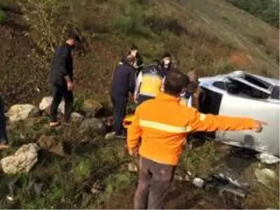 Kaçak göçmen taşıyan araç takla attı: 7 yaralı Kaçak göçmen taşıyan araç takla attı: 7 yaralı
