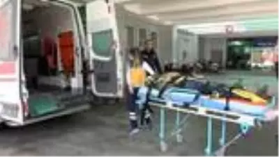 Kaçak göçmen taşıyan araç takla attı: 7 yaralı Kaçak göçmen taşıyan araç takla attı: 7 yaralı