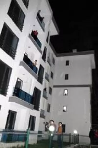 Karantinadaki vatandaşlara konser ve doğum günü sürprizleri Karantinadaki vatandaşlara konser ve doğum günü sürprizleri