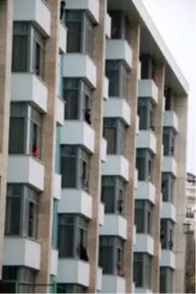 Karantinadaki vatandaşlara konser ve doğum günü sürprizleri Karantinadaki vatandaşlara konser ve doğum günü sürprizleri