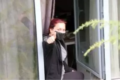 Karantinadaki vatandaşlara konser ve doğum günü sürprizleri Karantinadaki vatandaşlara konser ve doğum günü sürprizleri