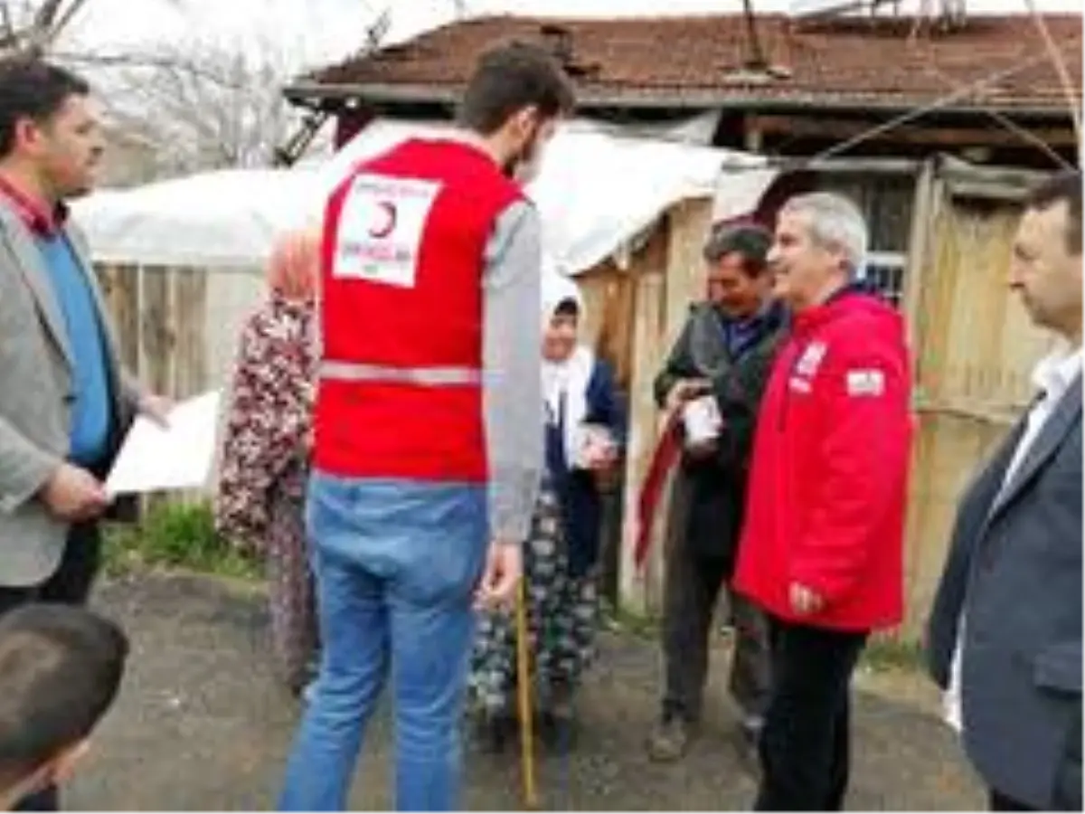 Kızılay, yardımları yaşlılara ulaştırıyor