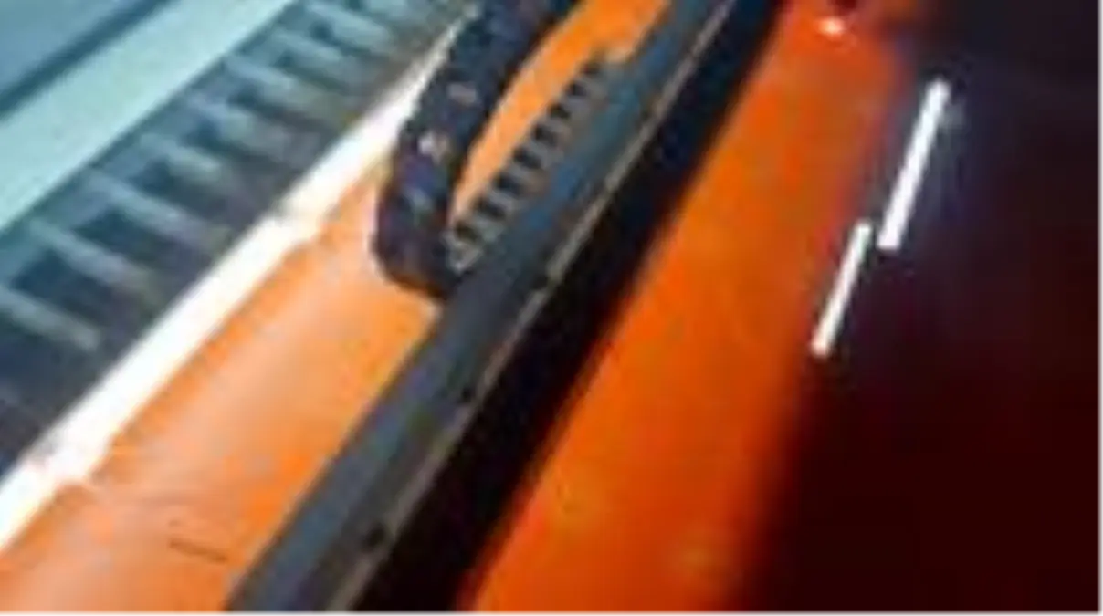 Öğretmenler lazer kesimle siperlik maske üretmeye başladı