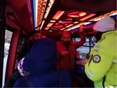 İstanbul Esenyurt’ta tıklım tıklım dolu olan minibüslere ceza kesildi