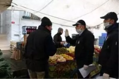 Pazarda 3 metre kuralını ihlal ettiler: 784 TL para cezası kesildi