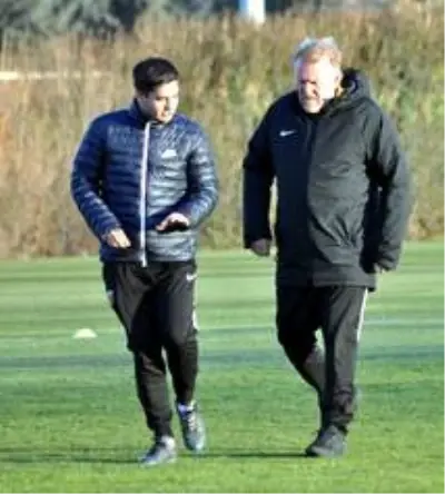 Prosinecki ve ekibi tesiste kalıyor Prosinecki ve ekibi tesiste kalıyor