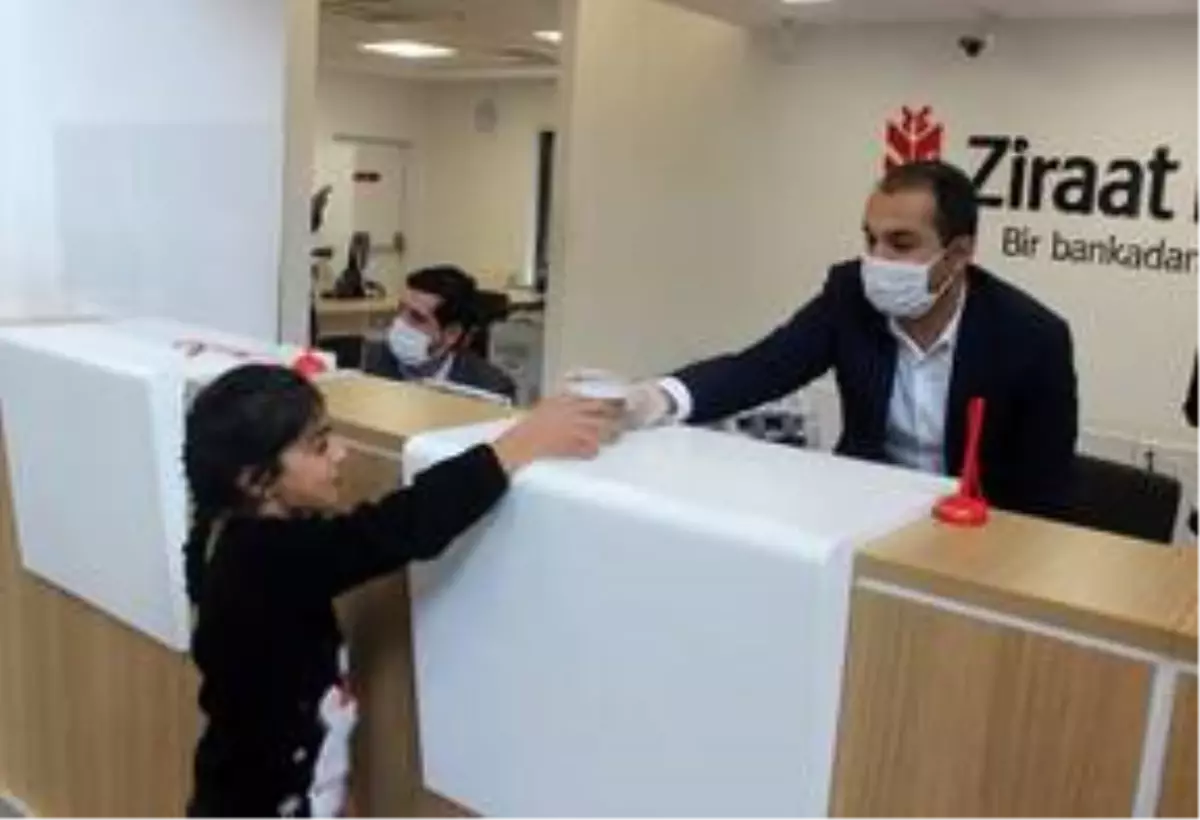 Şanlıurfalı 10 yaşındaki Avaşin, oyuncak almak için biriktirdiği parasını 'Milli Dayanışma...