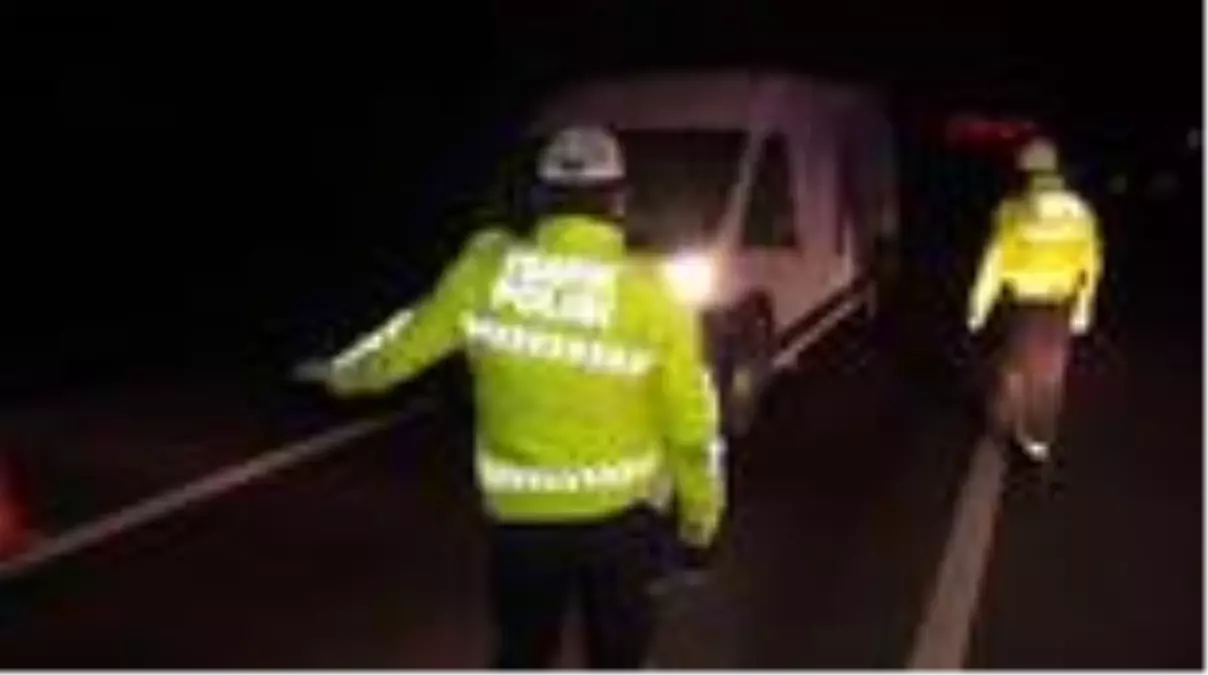 SİLİVRİ'DE İSTANBUL'A GİRİŞ ÇIKIŞLARDA KONTROL GECE DE DEVAM ETTİ