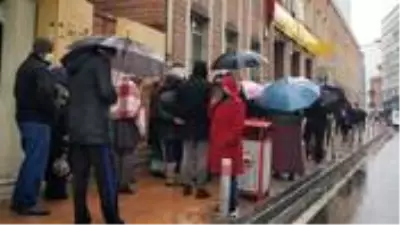 Son Dakika: PTT, yardım dağıtımında yaşanan yoğunluk nedeniyle şubelerini geçici olarak kapattı Son Dakika: PTT, yardım dağıtımında yaşanan yoğunluk nedeniyle şubelerini geçici olarak kapattı
