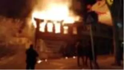Tekirdağ’da kullanılmayan tarihi bina yandı