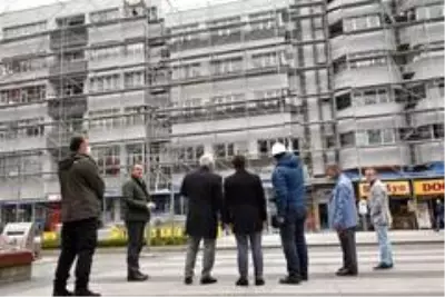 Trabzon'un şehir merkezindeki cephe sağlıklaştırma çalışmaları sürüyor Trabzon'un şehir merkezindeki cephe sağlıklaştırma çalışmaları sürüyor