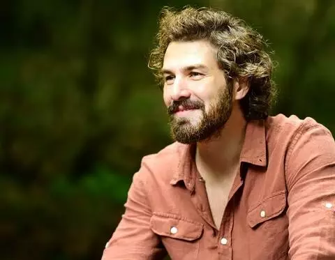 Ünlü Oyuncu Furkan Palalı sağlık çalışanlarını unutmadı