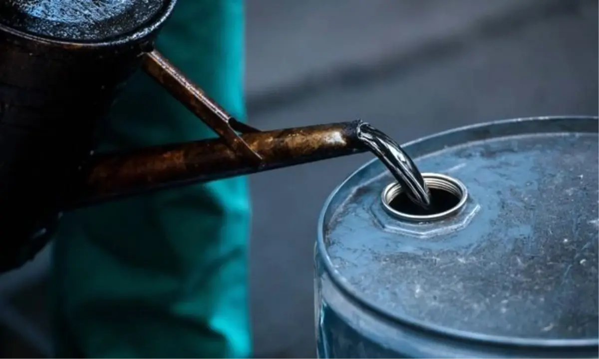 Uzlaşma beklentisi petrolde fiyatları yükseltti Ekonomi