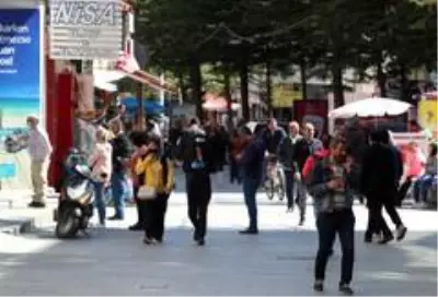 Antalya sokaklarında sıcak hava yoğunluğuna polis uyarısı