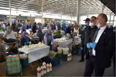 Başkan Kaya'dan pazarda Korona virüs denetimi Başkan Kaya'dan pazarda Korona virüs denetimi
