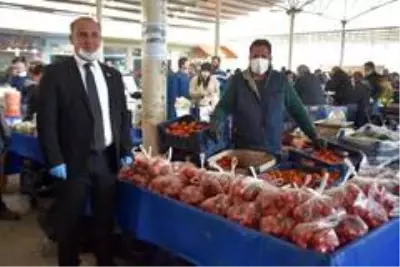 Başkan Kaya'dan pazarda Korona virüs denetimi Başkan Kaya'dan pazarda Korona virüs denetimi