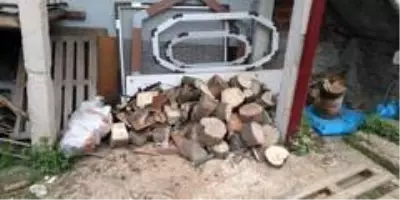 Dışarı çıkmakta zorluk çeken engelli vatandaşın odunları kesilerek hazır hale getirildi